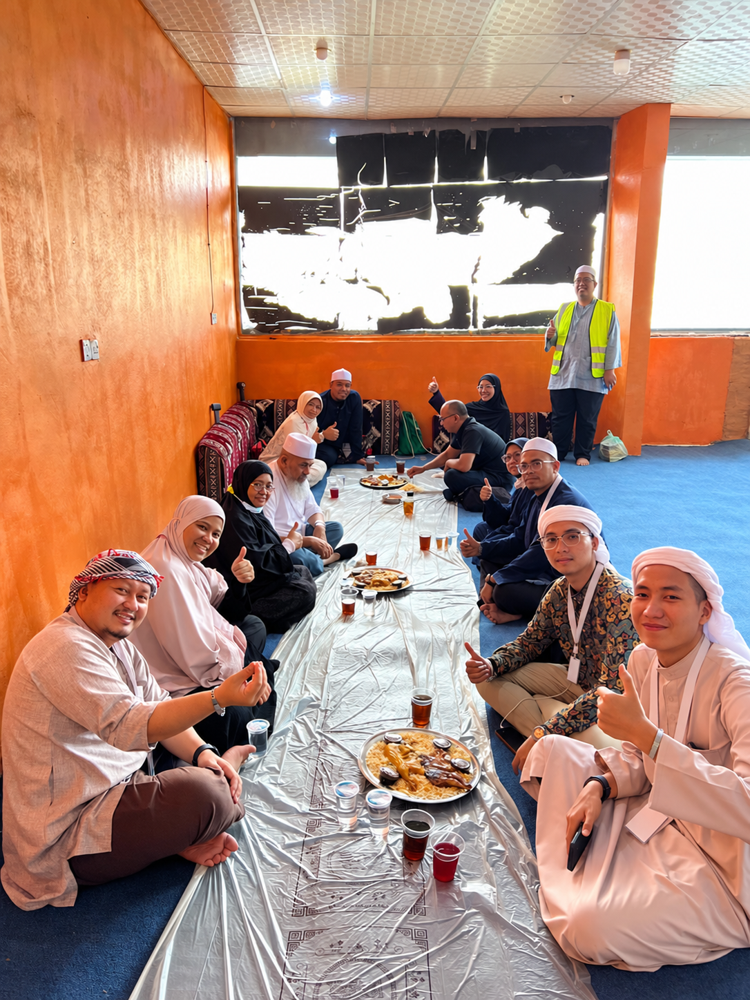 Suasana makan bersama GEO